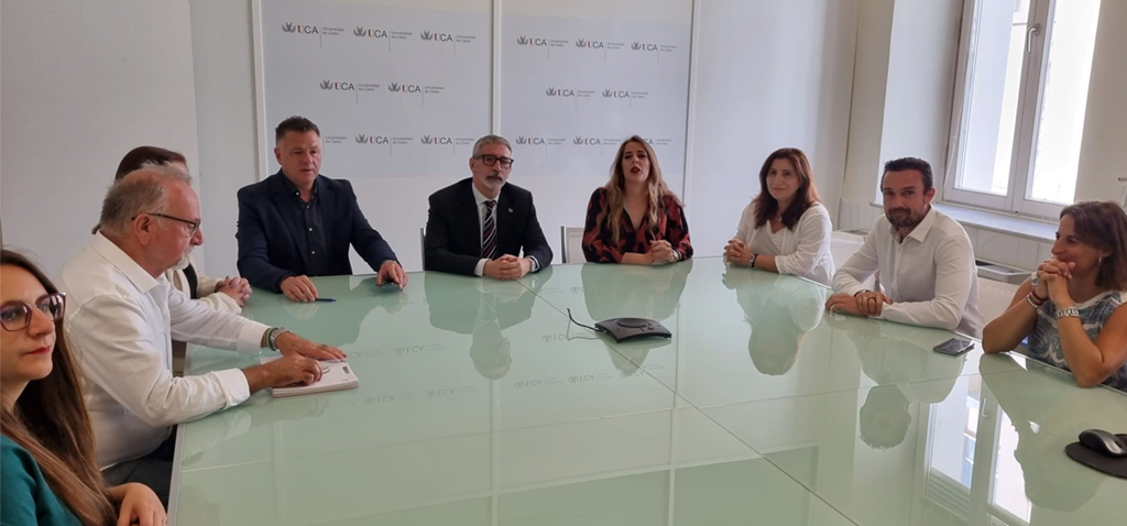 El rector de la UCA traslada al candidato de Por Andalucía la inclusión en los presupuestos del p...