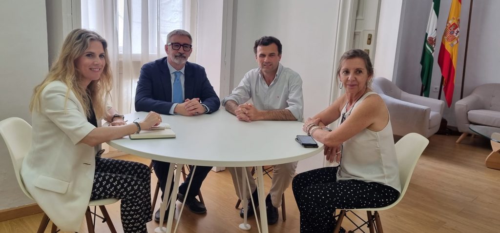 El rector de la UCA traslada a los candidatos del PP por Cádiz la inclusión en los presupuestos del proyecto de Valcárcel.